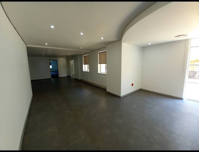 2,415M² OFFICE TO LET IN BRYANSTON